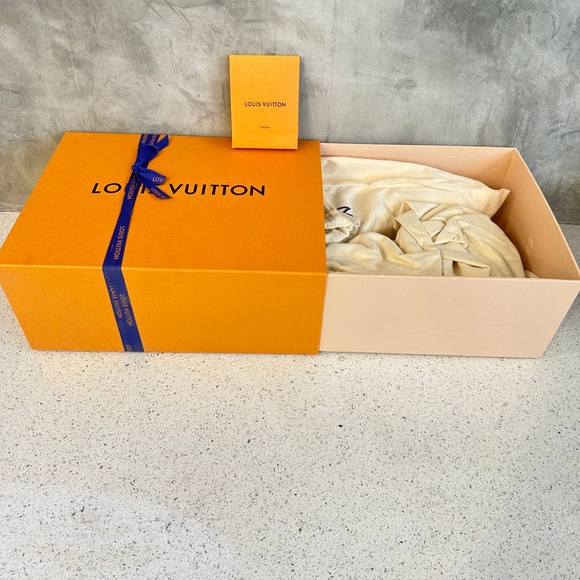 Authentic LV Rivoli sneaker size 43 EURO / 10 US - Picture 5 of 8